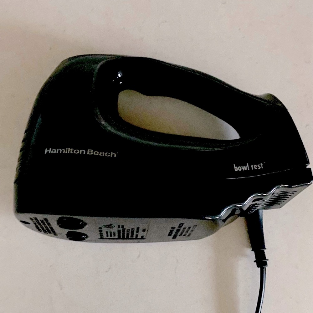 Hamilton Beach Power Deluxe 6-Speed Electric Hand Mixer